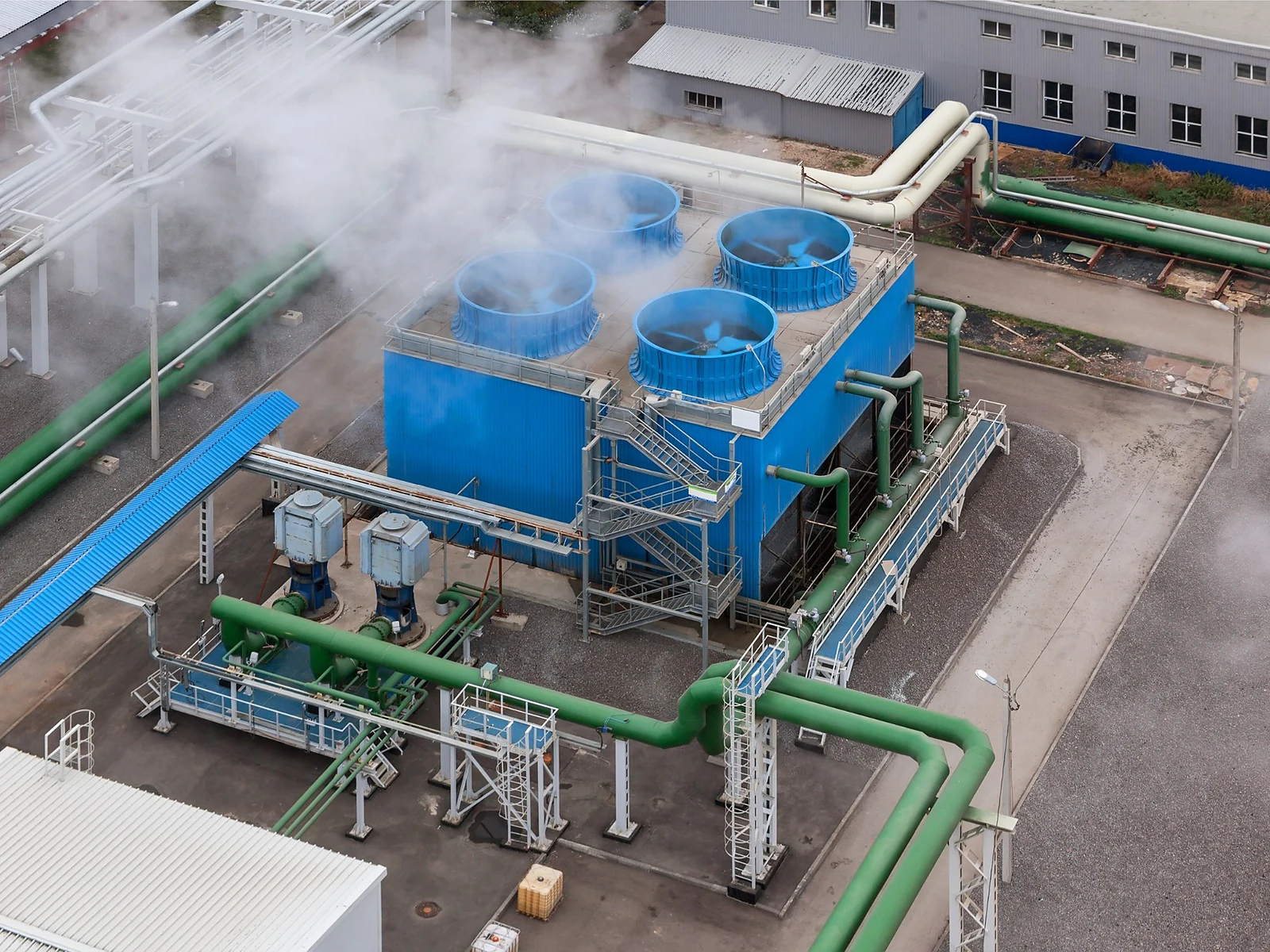 Turn industrial de răcire și circuit de recirculare a apei